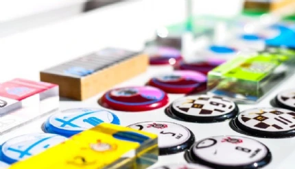 Kit com 2 jogos de botão e par de traves (pastilhas + palhetas)